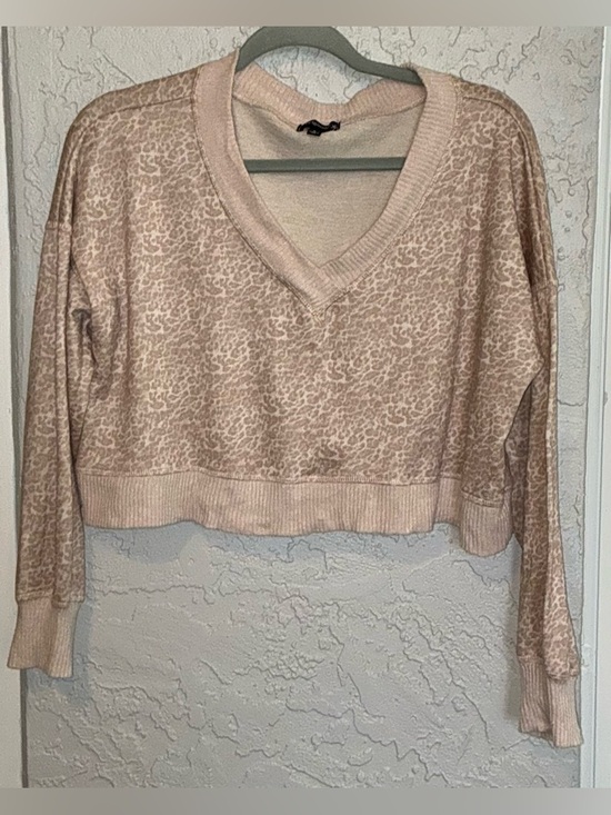Orginality Tops - Orginality Cropped V-Neck Leopard Print Sweater